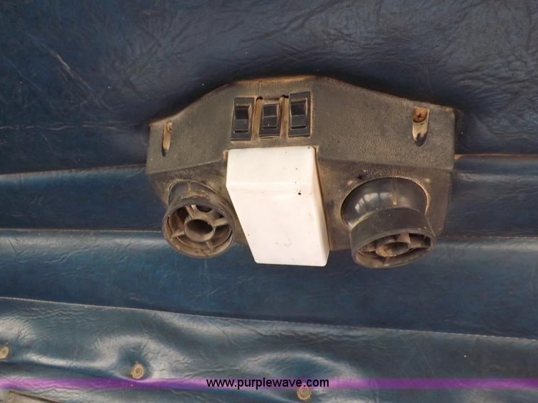 image for item I8253 1986 Freightliner FLC-64T semi truck