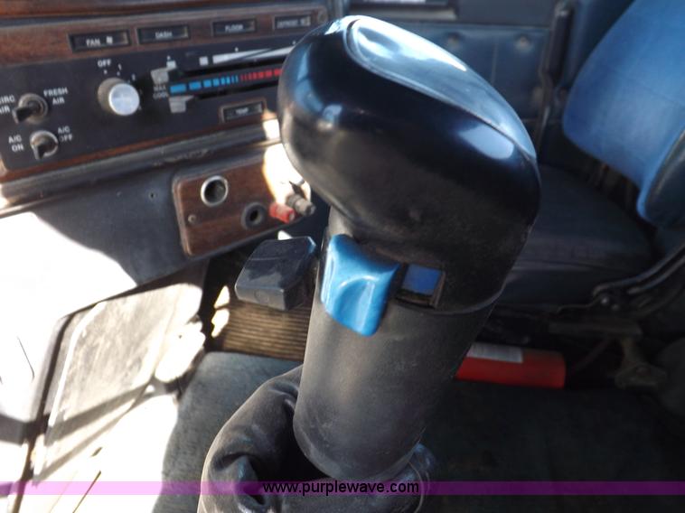 image for item I8253 1986 Freightliner FLC-64T semi truck