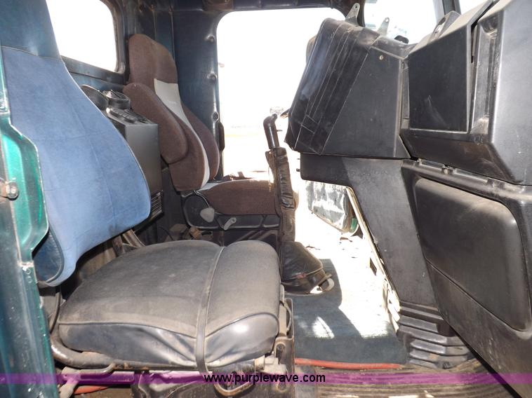 image for item I8253 1986 Freightliner FLC-64T semi truck