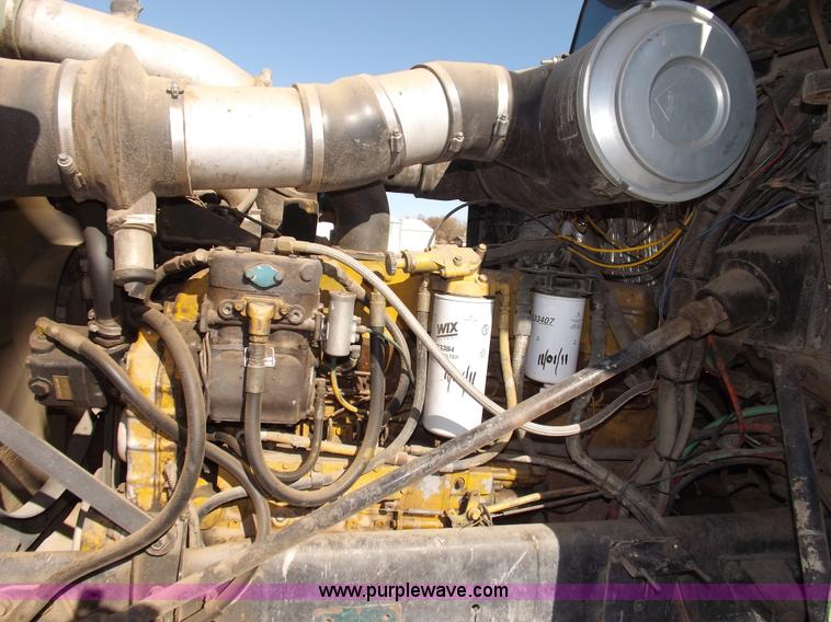 image for item I8253 1986 Freightliner FLC-64T semi truck