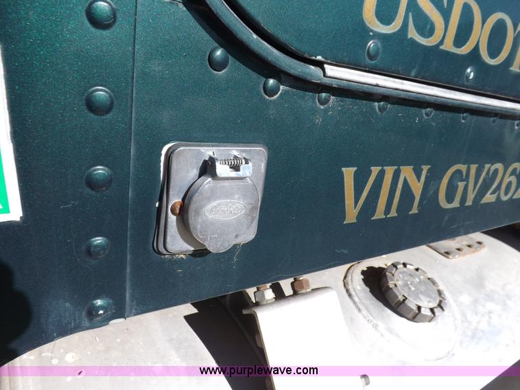 image for item I8253 1986 Freightliner FLC-64T semi truck