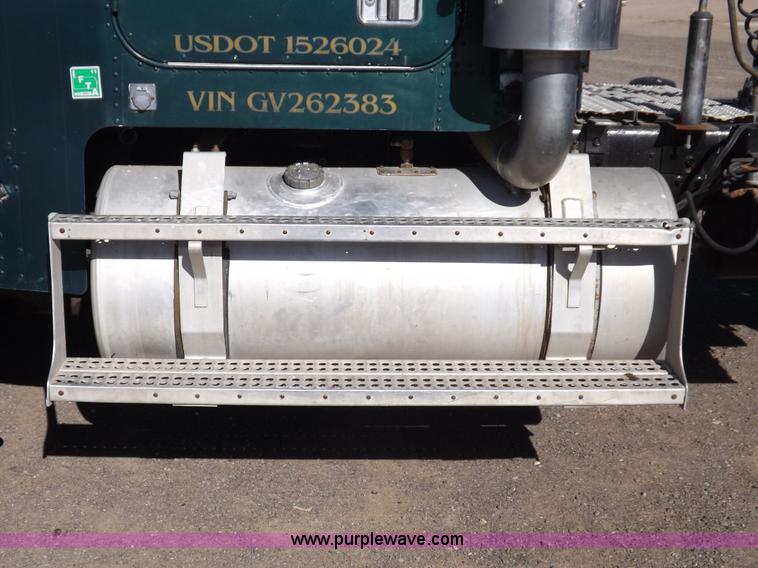 image for item I8253 1986 Freightliner FLC-64T semi truck