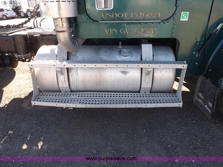 image for item I8253 1986 Freightliner FLC-64T semi truck