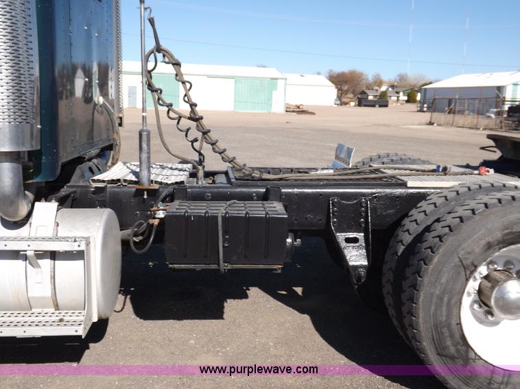 image for item I8253 1986 Freightliner FLC-64T semi truck