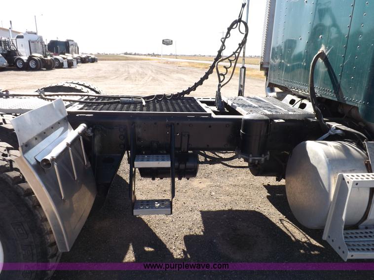 image for item I8253 1986 Freightliner FLC-64T semi truck