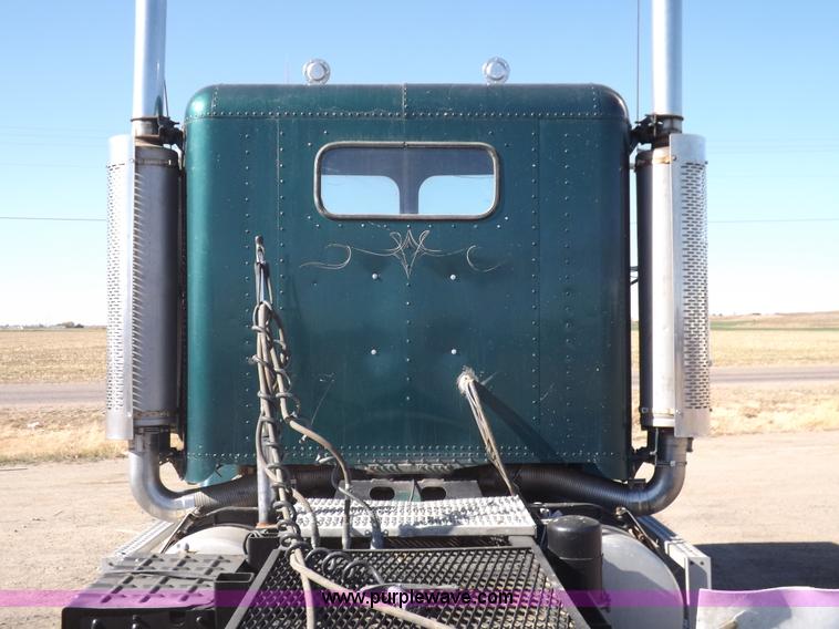 image for item I8253 1986 Freightliner FLC-64T semi truck