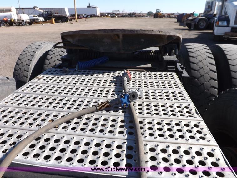 image for item I8253 1986 Freightliner FLC-64T semi truck