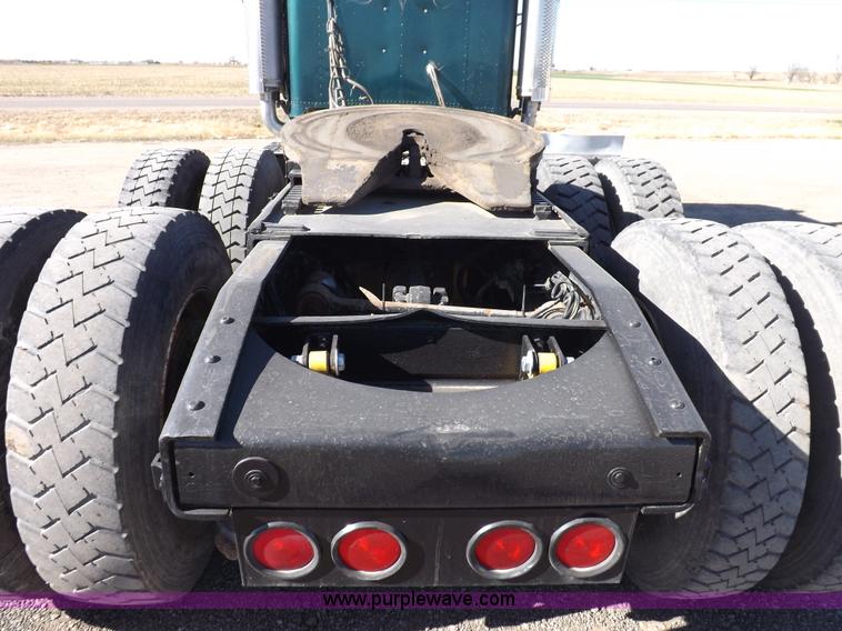 image for item I8253 1986 Freightliner FLC-64T semi truck