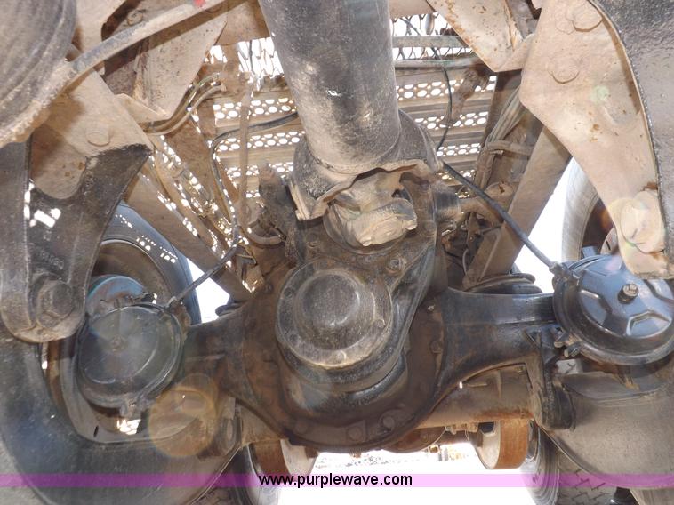 image for item I8253 1986 Freightliner FLC-64T semi truck