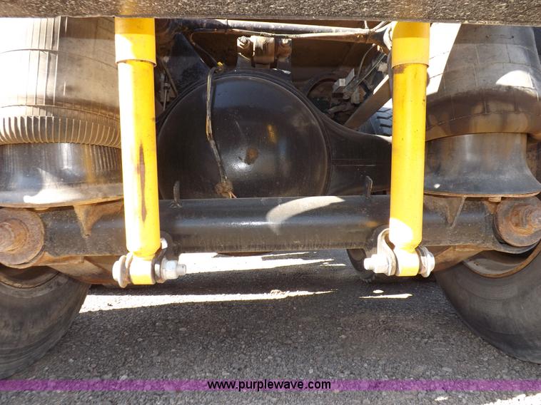 image for item I8253 1986 Freightliner FLC-64T semi truck