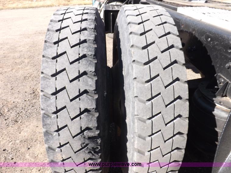 image for item I8253 1986 Freightliner FLC-64T semi truck