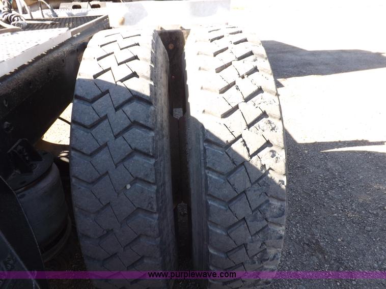 image for item I8253 1986 Freightliner FLC-64T semi truck