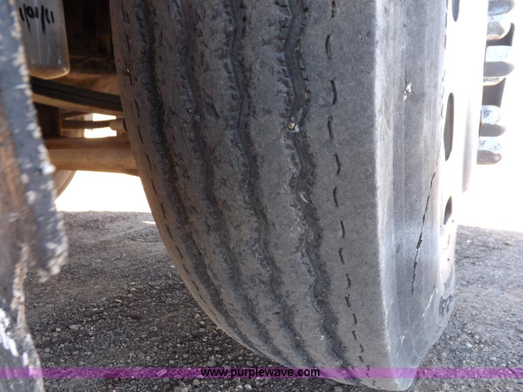 image for item I8253 1986 Freightliner FLC-64T semi truck