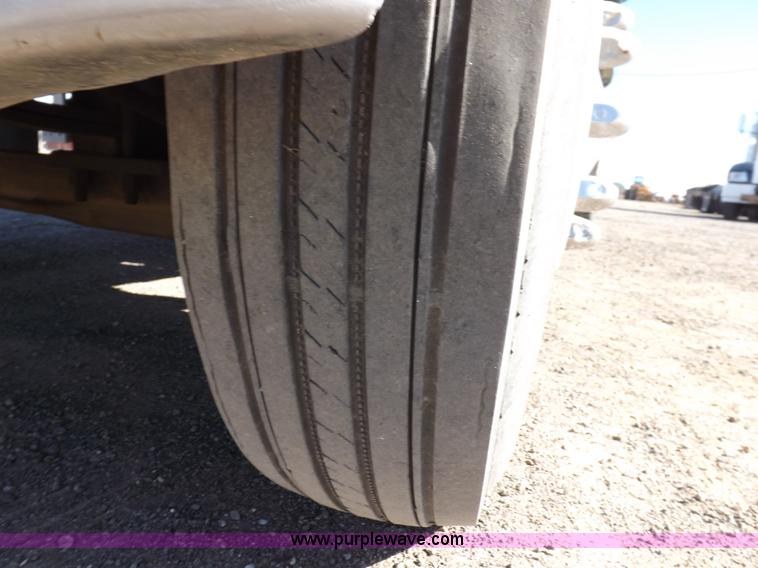 image for item I8253 1986 Freightliner FLC-64T semi truck