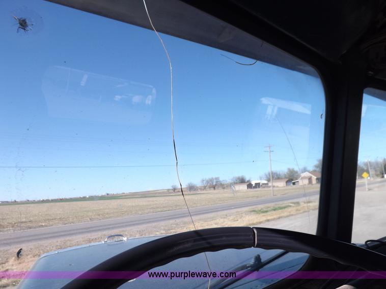 image for item I8253 1986 Freightliner FLC-64T semi truck