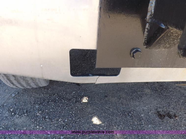 image for item I8253 1986 Freightliner FLC-64T semi truck