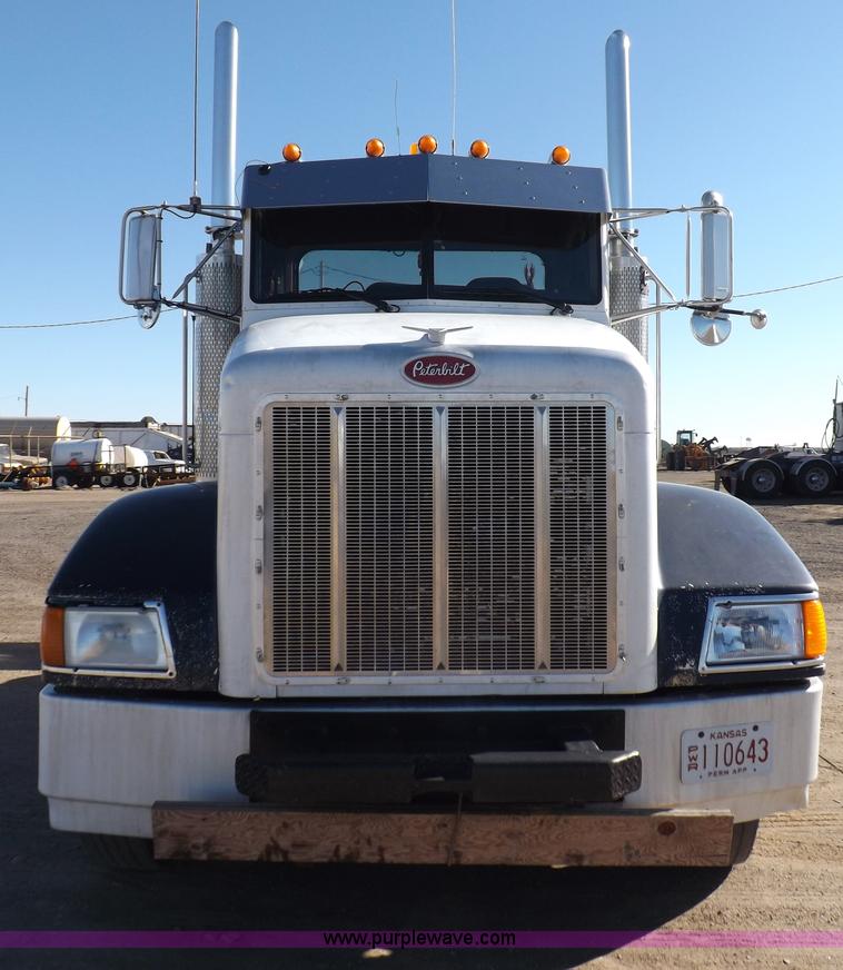 image for item I8291 2000 Peterbilt 385 semi truck