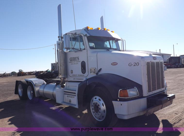 image for item I8291 2000 Peterbilt 385 semi truck