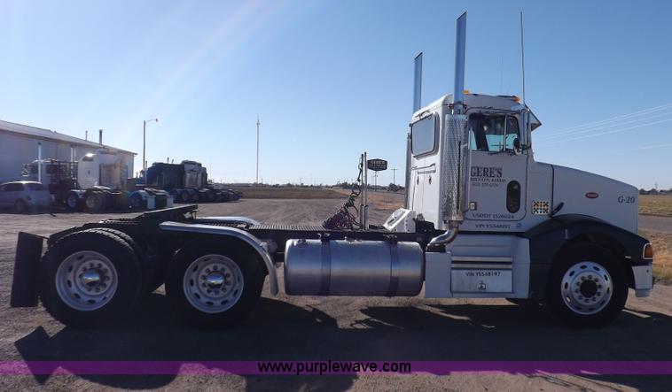 image for item I8291 2000 Peterbilt 385 semi truck
