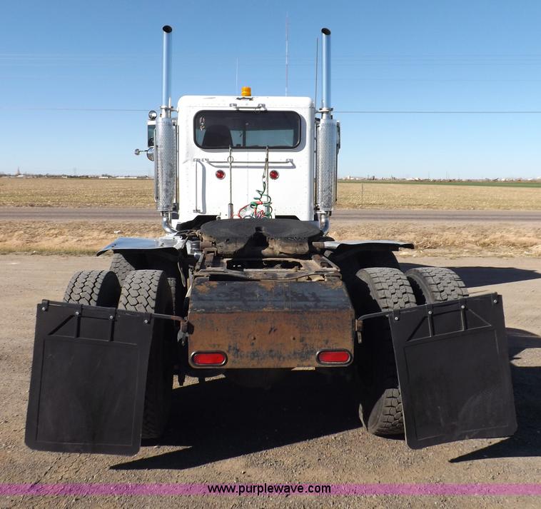 image for item I8291 2000 Peterbilt 385 semi truck