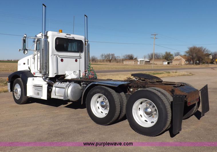 image for item I8291 2000 Peterbilt 385 semi truck