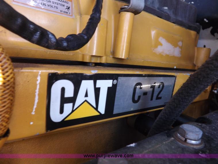 image for item I8291 2000 Peterbilt 385 semi truck