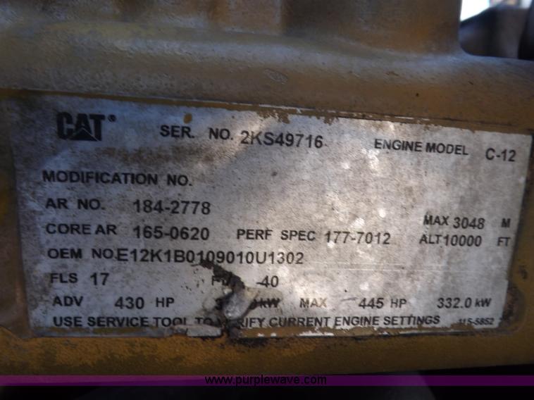 image for item I8291 2000 Peterbilt 385 semi truck