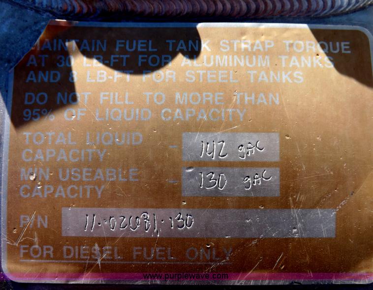 image for item I8291 2000 Peterbilt 385 semi truck