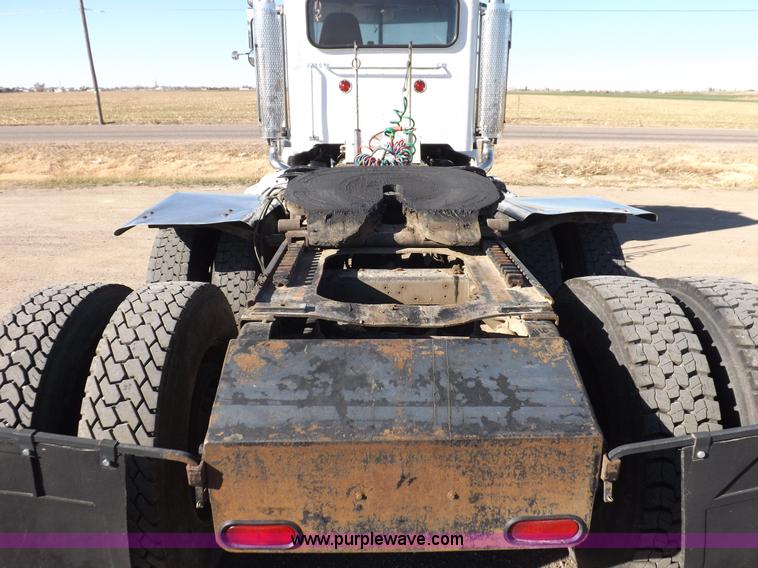 image for item I8291 2000 Peterbilt 385 semi truck