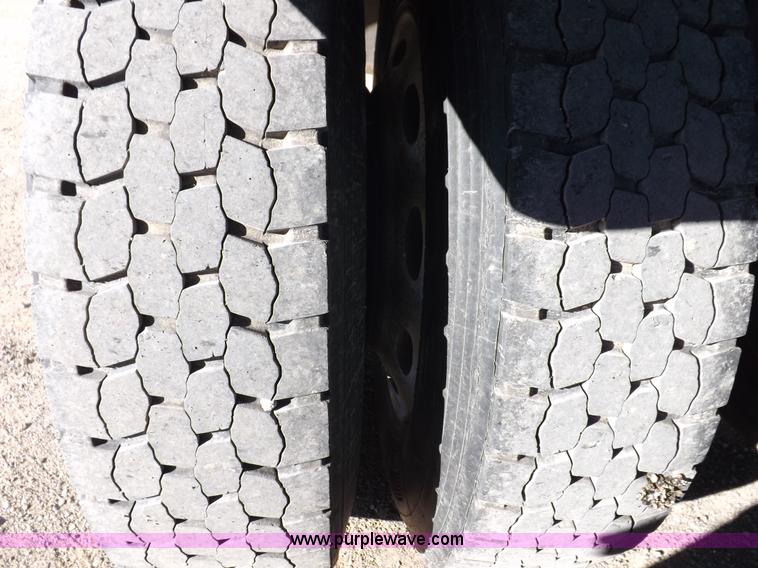 image for item I8291 2000 Peterbilt 385 semi truck