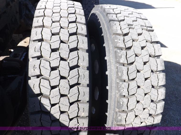 image for item I8291 2000 Peterbilt 385 semi truck