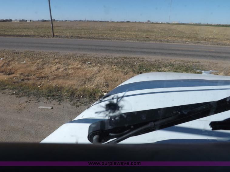 image for item I8291 2000 Peterbilt 385 semi truck