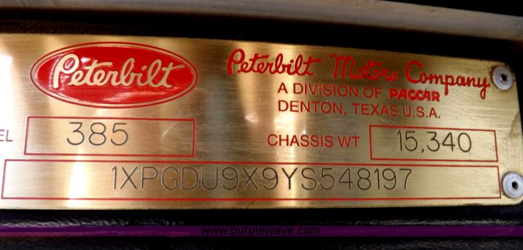 image for item I8291 2000 Peterbilt 385 semi truck