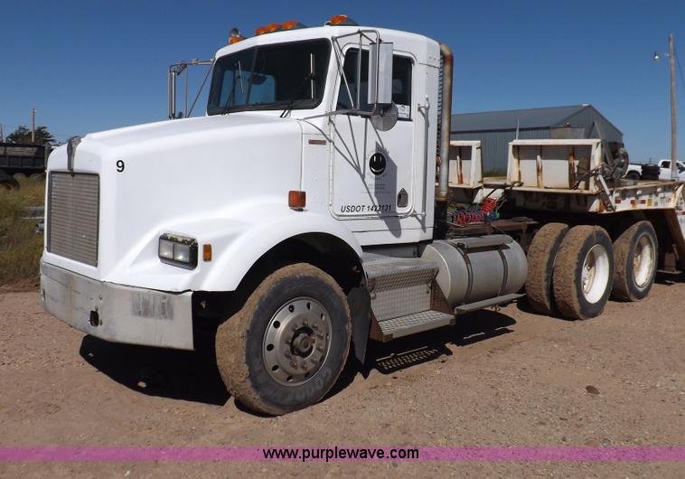 image for item I8476 1992 Kenworth semi truck