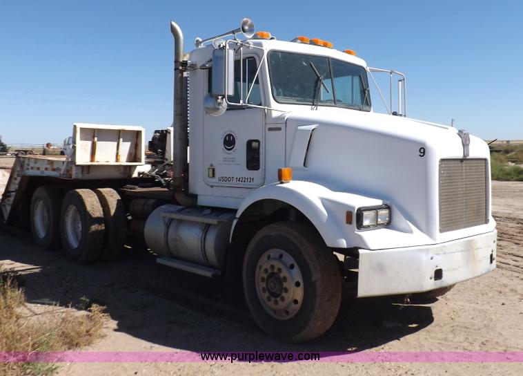 image for item I8476 1992 Kenworth semi truck