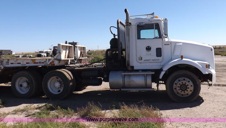 image for item I8476 1992 Kenworth semi truck