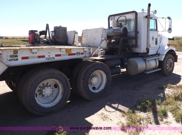 image for item I8476 1992 Kenworth semi truck