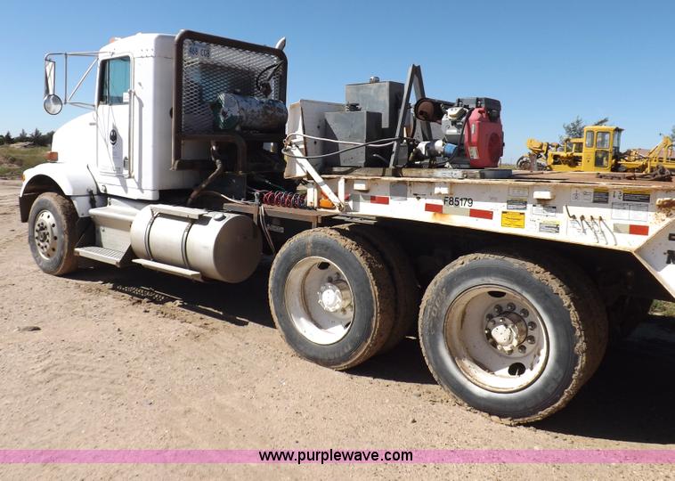 image for item I8476 1992 Kenworth semi truck