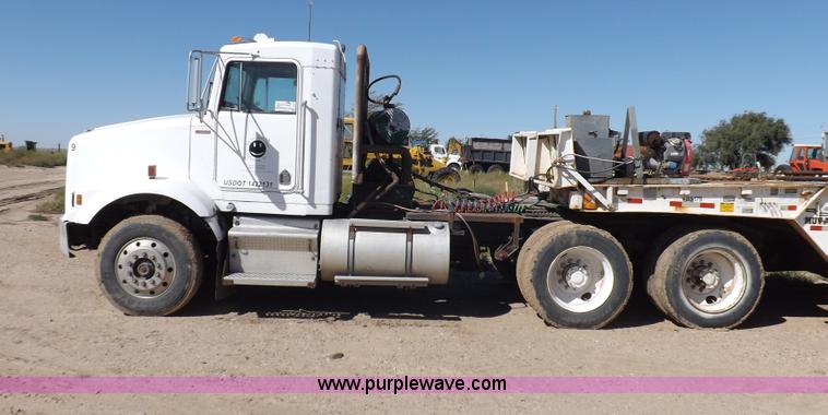 image for item I8476 1992 Kenworth semi truck