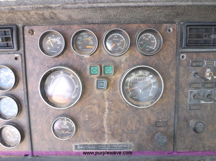 image for item I8476 1992 Kenworth semi truck