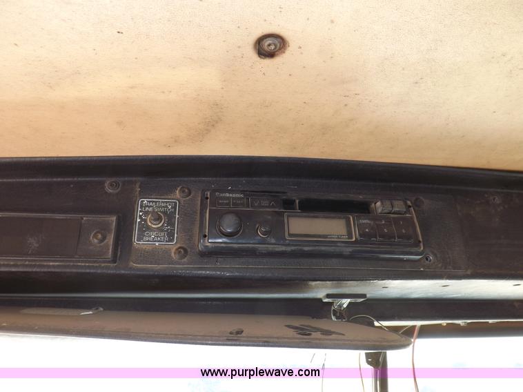 image for item I8476 1992 Kenworth semi truck