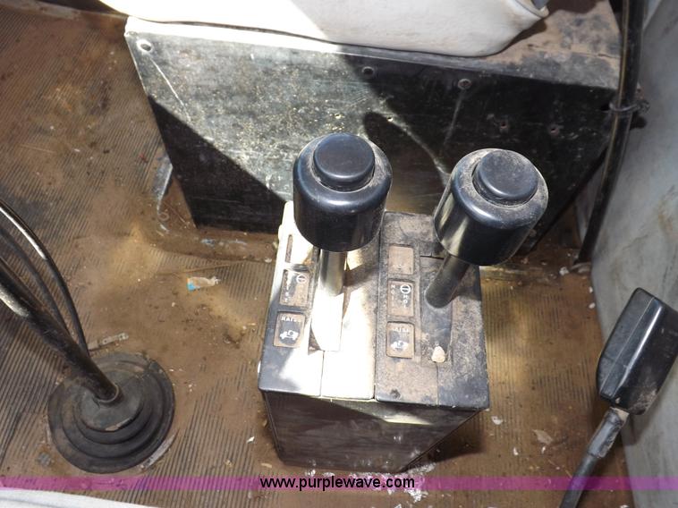 image for item I8476 1992 Kenworth semi truck