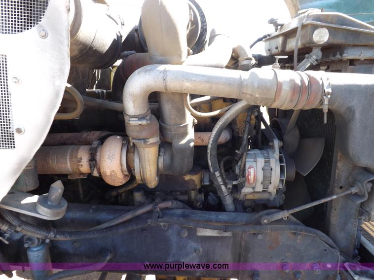 image for item I8476 1992 Kenworth semi truck