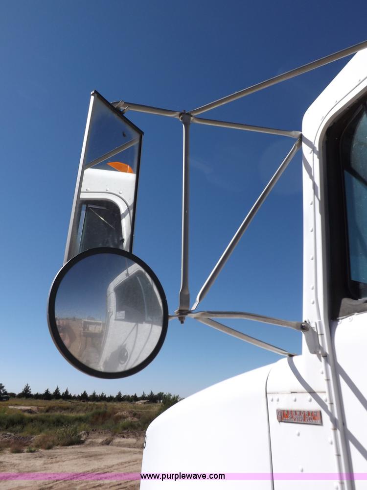 image for item I8476 1992 Kenworth semi truck