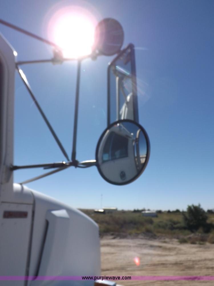 image for item I8476 1992 Kenworth semi truck