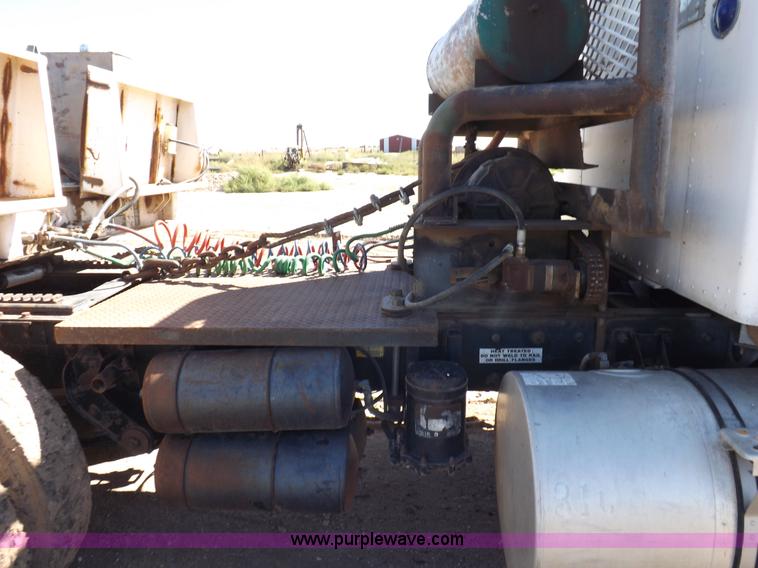 image for item I8476 1992 Kenworth semi truck