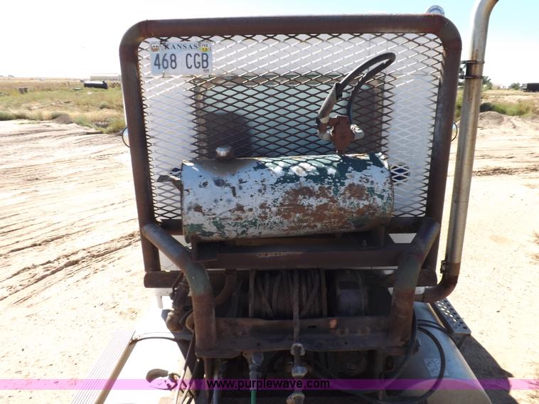 image for item I8476 1992 Kenworth semi truck