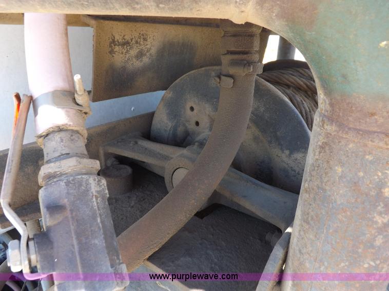 image for item I8476 1992 Kenworth semi truck