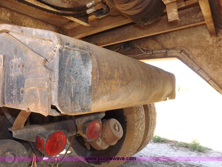 image for item I8476 1992 Kenworth semi truck