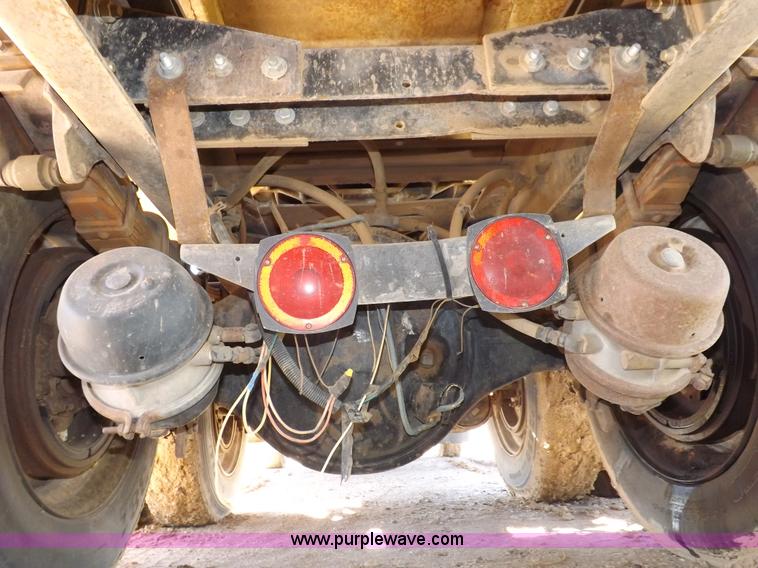 image for item I8476 1992 Kenworth semi truck